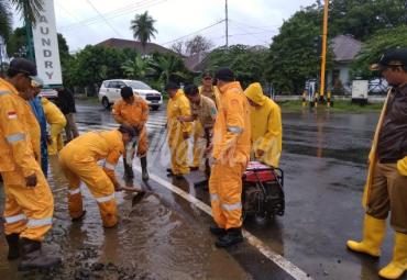 Dinas PUPR lakukan pembongkaran drainase