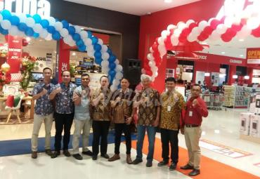 Foto bersama managemen Bencoolen Mall dan Ace Informa