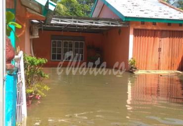Rumah warga terendam banjir