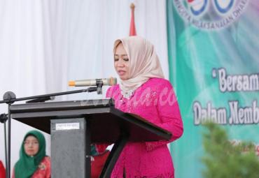 Nurmalena Gusnan, Ketua Dharma Wanita  (istri Plt Bupati Bengkulu Selatan) Gusnan Mulyadi
