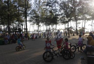Liburan, Taman Berkas ramai pengunjung