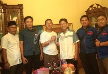 Pengurus AMBO disambut hangat mantan orang nomor satu di Bengkulu juga Ustadz ternama ini (Ustadz Junaidi Hamzah)