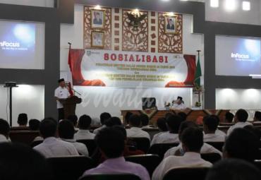 Gubernur Bengkulu Haji Rohidin Mersyah saat memberikan sambutannya sosialisasi permendagri