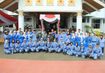 Foto bersama usai Upacara Bela Negara