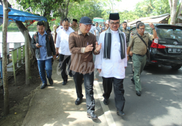 Gubernur Bengkulu dan Ketua BMA saat meninjau langsung obyek wisata Danau Dendam Tak Sudah