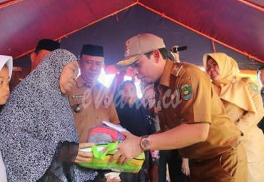 Wakil Walikota Bengkulu serahkan bantuan