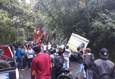 Kemacetan panjang di jalan lintas Bengkulu-Kepahiang km 45