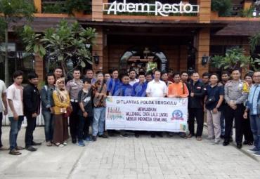 Ditlantas foto bersama rekan media di Bengkulu
