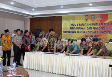 Penandatanganan MoU Pengamanan penyaluran Bansos Provinsi Bengkulu