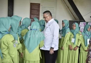Menteri Desa dan PDTT RI (Eko Putro Sandjojo) saat mengunjungi Akademi
