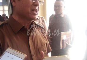 Bupati Seluma, Bundra Jaya saat memberikan konfirmasi kepada wartawan
