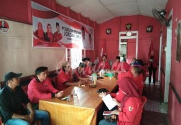 Rapat pembentukan posko relawan Jokowi-Amin