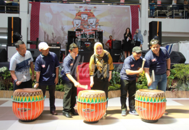 Asisten 2 Provinsi membuka festival band dan melukis dinding 