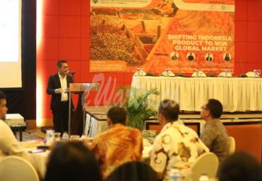 Direktur Jenderal Pembangunan Daerah Tertinggal Kemendes PDTT membuka Seminar Nasional Shifting Indonesia Product to Win Global Market di Jakarta, Selasa (5/3/2019) Foto: Nugrah/Kemendes PDTT