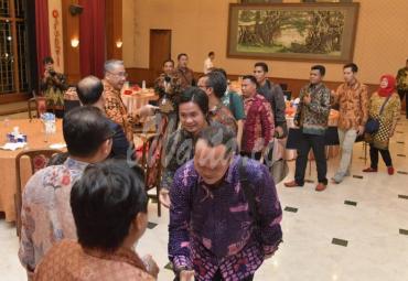 Menteri Desa, PDTT, dan Transmigrasi Eko P Sandjojo bersama Duta Besar Tiongkok untuk Indonesia Xiao Qian melepas para kepala desa, pendamping desa, penggiat desa di Kedubes Tiongkok, Jakarta, Jumat (22/3/2019) Foto: Wening/Kemendes PDTT