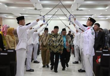 Gubernur Bengkulu (Dr. H Rohidin Mersyah) melepas siswa-siswi SMAN XII