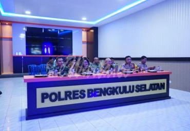 Suasana Vicon di ruang Comand Center Polres Bengkulu Selatan