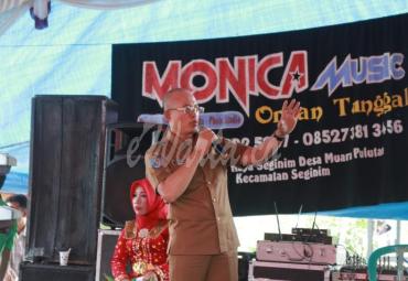 Plt Bupati Bengkulu Selatan Gusnan Mulyadi saat menghadiri lomba desa di Desa Seginim Bengkulu Selatan
