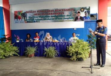 Kadis Damkar Kota Bengkulu Saipul Apandi saat menyampaikan materi penyuluhan 