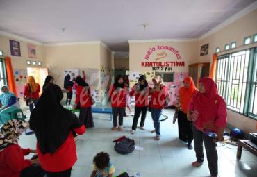 Aktivitas di Akademia Paradigta, Dusun Kampung Baru, Desa Sungai Ambangah, Sungai Raya, Kubu Raya,  Kalimantan Barat, Kamis (25/4/ 2019). Foto: Nugrah/Kemendes PDTT