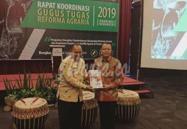 Gubernur Bengkulu saat membuka Rapat Koordinasi (Rakor) Gugus Tugas Reforma Agraria (GTRA) Provinsi Bengkulu 2019 yang digelar oleh Badan Pertanahan Nasional (BPN) Kantor Wilayah Bengkulu di Bengkulu, 30/04.