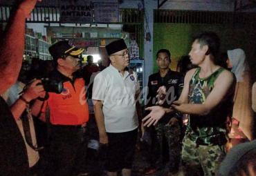Gubernur (Dr. H. Rohidin Mersyah) kunjungi lokasi terdampak bencana banjir di sejumlah titik di Bengkulu
