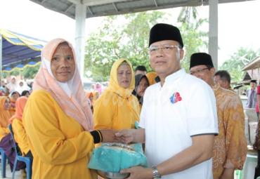 Penyerahan bantuan untuk KuBe dan Ponpes