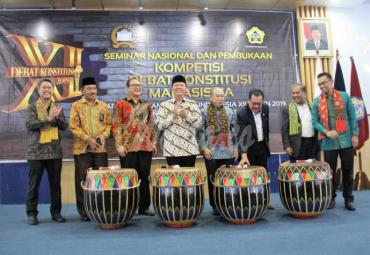 Seminar Nasional dan pembukaan Kompetisi Debat Konstitusi
