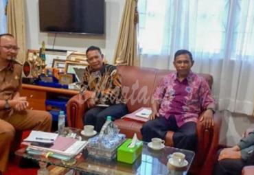 Sekda Kota Bengkulu, Marjon, M. Pd bersama perwakilan umat kristiani, Pendeta Panca, Pendeta Nasalia dan Minggus Dilla ke Kantor Walikota