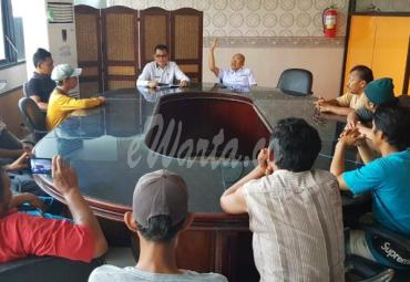 Gusnan Mulyadi, saat menerima dan menampung puluhan pedagang ikan Pasar Ampera dan Pasar Kutau