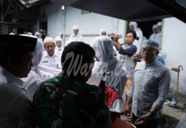 Bupati Bengkulu Selatan, Gusnan Mulyadi kunjungi jamaah tarekat meninggal