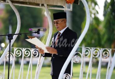 Bupati Bengkulu Selatan, Gusnan Mulyadi saat membacakan amanat Menteri Kominfo, Rudiantara