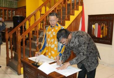 Gubernur Bengkulu teken MoU dengan pabrik minyak goreng PT Sudevam 
