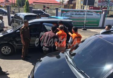 7 Tersangka langsung ditahan dan memakai baju berwarna orange