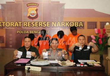 Perss Release 4 tersangka pengedar narkoba jenis sabu dan ganja 