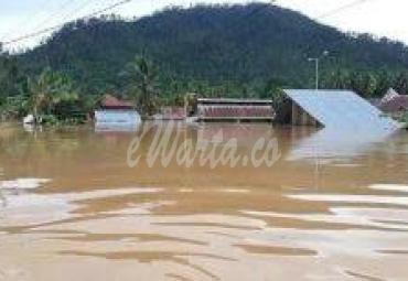 Bencana Banjir bandang di Kabupaten Konawe Utara Provinsi Sulawesi Tenggara, akibatkan ratusan rumah hanyut, ribuan rumah terendam dan puluhan fasilitas umum rusak juga ribuan jiwa terpaksa harus diungsikan