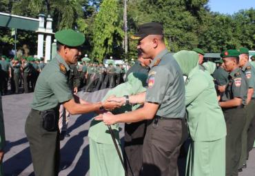 Halal Bi Halal ditandai dengan bersalaman seluruh anggota Kodim/ Persit KCK XXXIX Kodim 0718, Pati Jawa Tengah