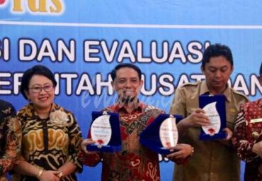 Mantap, Kota Bengkulu meraih 2 penghargaan pengelolaan keuangan terbaik versi (Treasury Awards) oleh Dirjen Perbendaharaan Kementrian Keuangan RI