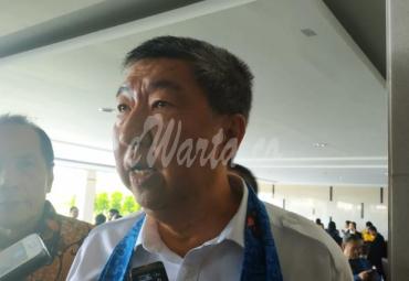 Sekjen REI, Paulus Totok Lusida saat diwawancarai awak media
