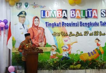 Gubernur Bengkulu (Dr. H. Rohidin Mersyah) memberikan apresiasi terobosan Lomba Balita Sehat program Dinas Kesehatan Provinsi Bengkulu