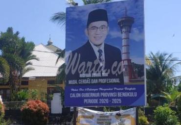 Salah satu baliho bakal calon Gubernur Bengkulu