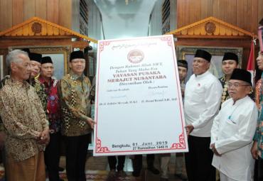 Rohidin Mersyah saat menghadiri acara Kenduri dan Peresmian Yayasan Pusaka Merajut Nusantara (Y-PMN) di Rumah peninggalan keluarga Fatmawati anggut atas, Sabtu(1/6).