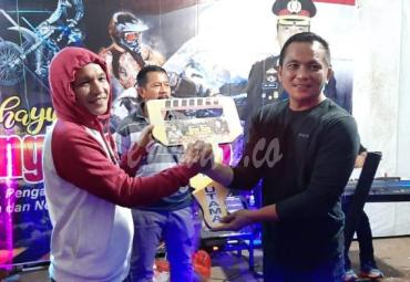 Penyerahan hadiah dan dooprise bagi pemenang Adventure Trail