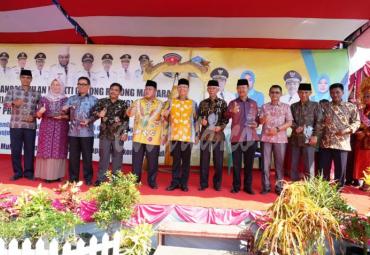 Gubernur Bengkulu Rohidin Mersyah resmikan Pencanangan Bulan Bhakti Gotong Royong Masyarakat (BBGRM) XVI dan Hari Kesatuan Gerak (HKG) PKK Ke-47 Tingkat Provinsi Bengkulu Tahun 2019, di Lapangan Desa Rami Mulya Kecamatan Air Rami Kabupaten Mukomuko, Kamis (11/07).