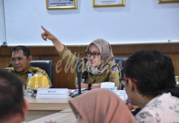 Seraya bersemangat full, Bupati cantik ini mengajak wujudkan swasemvada di Kabupaten Luwu Utara secara bergotong-royong