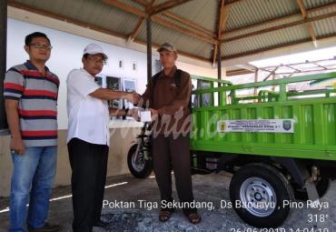 Penyerahan bantuan APPO kepada dua kelompok tani di Bengkulu Selatan