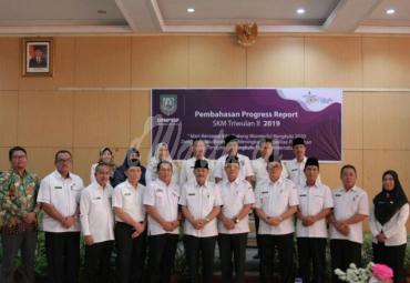 Staf Ahli Gubernur bidang Ekonomi, Keuangan dan Pembangunan Soemarno membuka acara progress report survey kepuasan masyarakat (SKM) terhadap pelayanan perizinan dan non perizinan Dinas Penanaman Modal dan Pelayanan Terpadu Satu Pintu (DPMPTSP) Provinsi Bengkulu di salah satu Hotel ternama di kota Bengkulu, Rabu (24/7).