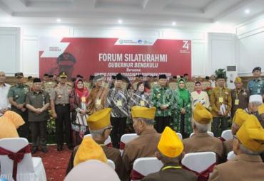 Pemerintah Provinsi Bengkulu menggelar kegiatan Forum Silaturahmi Gubernur Bengkulu Bersama Unsur FKPD Prov. Bengkulu, Para Pejuang 45/Veteran, Purnawirawan, Wredatama dan Warakawuri, Rabu (14/8) bertempat di Balai Raya Semarak Bengkulu.