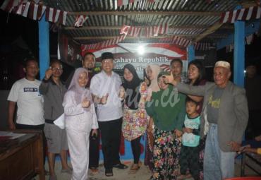 Spontanitas, Ibuk-ibuk warga Kelurahan Kandang Mas Minta berfoto orang nomor satu di Bengkulu, Rohidin Mersyah