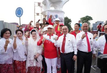 Gubernur Bengkulu Rohidin Mersyah saat proses awal groundbreaking monumen ibu agung fatmawati, Sabtu (17/8)